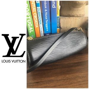 Louis Vuitton mini pochette accessory NEW